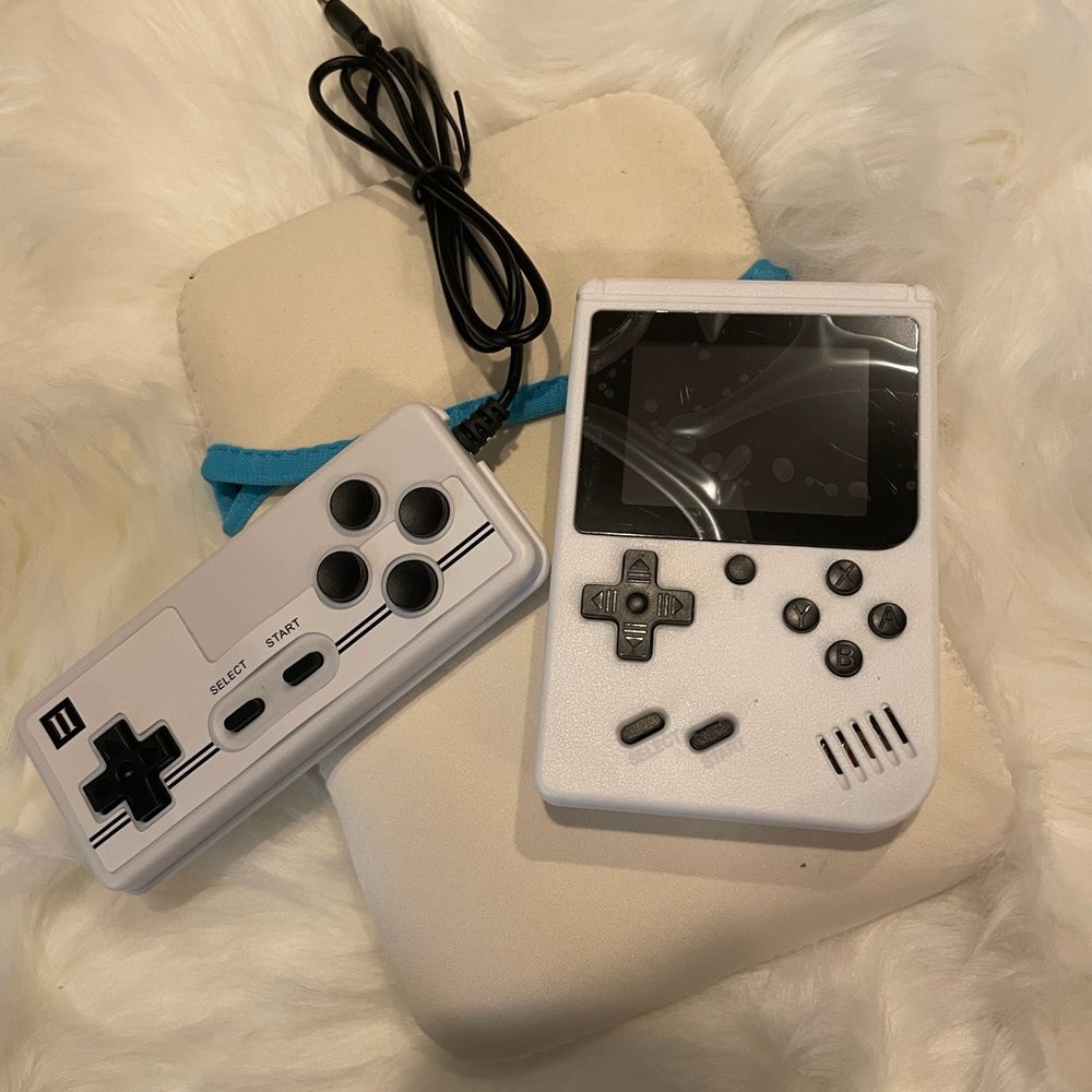Retro Handheld Console - 400 Retro Games WHITE